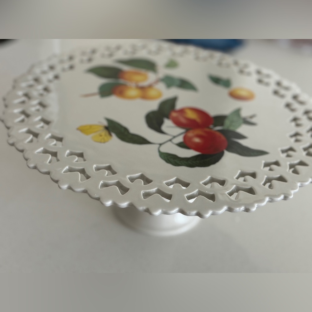 Chantilly Cake Stand